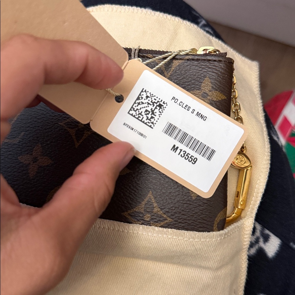 Louis Vuitton Brown Monogram key pouch S - Picture 9 of 9